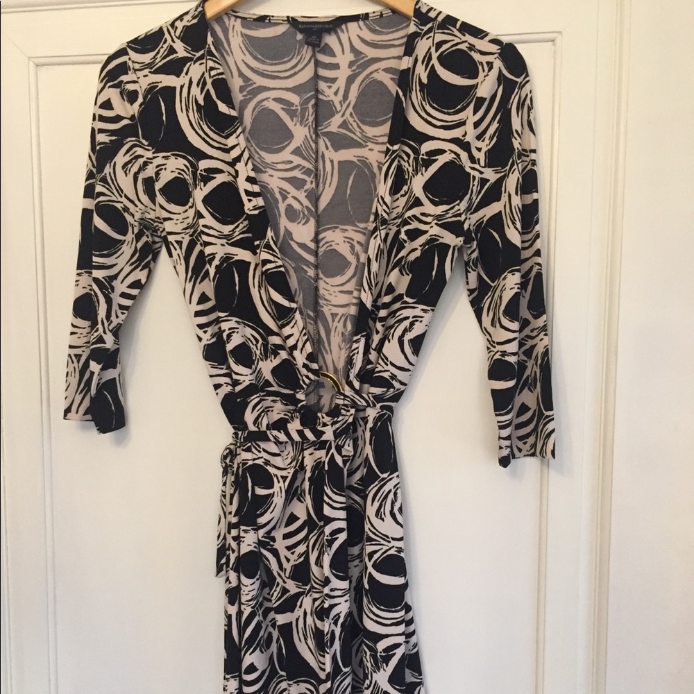 Banana Republic wrap dress in black and cream